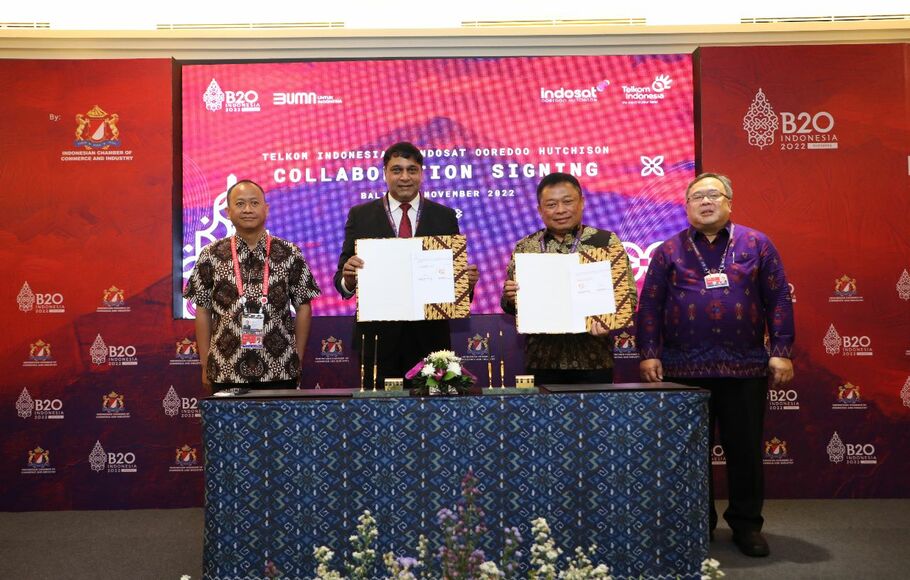Telkom dan Indosat menandatangani kerja sama adopsi teknologi informasi, bertepatan dengan puncak acara B-20 Summit di Nusa Dua, Bali, Senin, 14 November 2022.