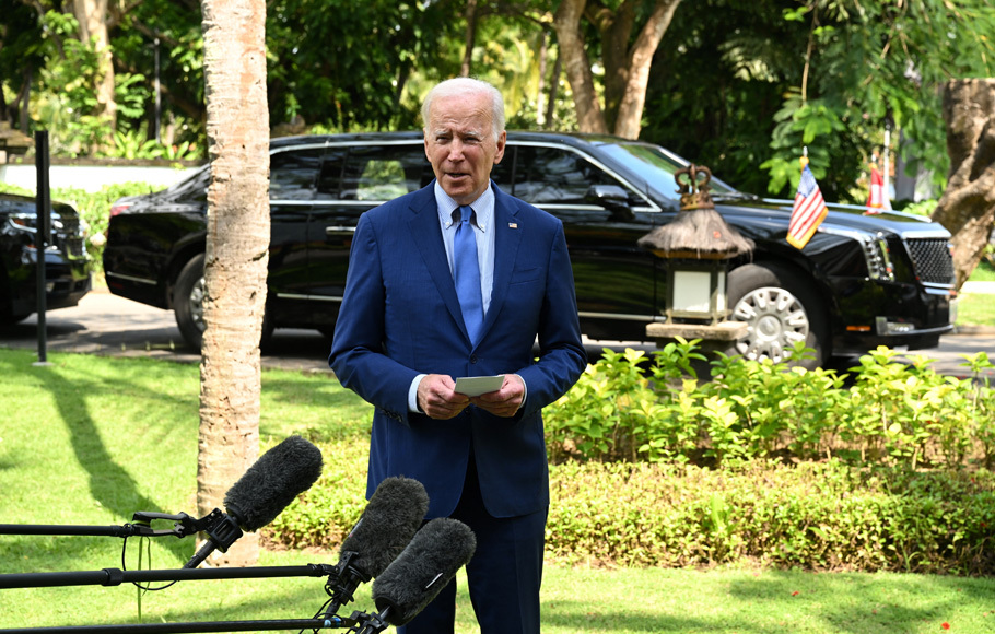 Presiden AS Joe Biden berbicara tentang situasi di Polandia setelah pertemuan dengan para pemimpin G7 dan Eropa di sela-sela KTT G20 di Nusa Dua, Bali, Rabu, 16 November 2022.