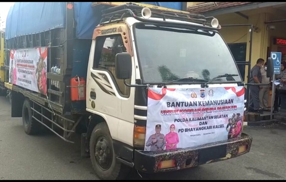 Bantuan logistik untuk korban gempa Cianjur dari Polda Kalimantan Selatan.