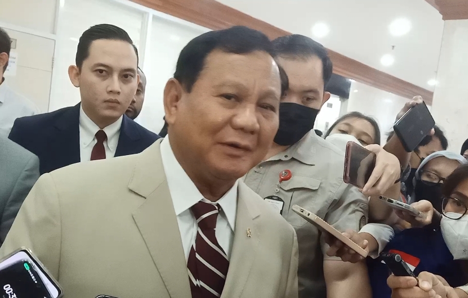 Menteri Pertahanan, Prabowo Subianto di gedung DPR, kompleks Parlemen, Senayan, Jakarta, Senin, 28 November 2022.