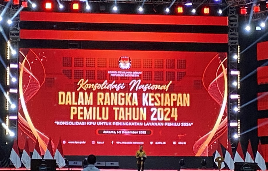 Presiden Joko Widodo (Jokowi) menyampaikan sambutan dalam rapat konsolidasi nasional KPU dalam rangka persiapan Pemilu 2024 di Beach City Entertainment Center Ancol, Jakarta Utara, Jumat, 2 Desember 2022.