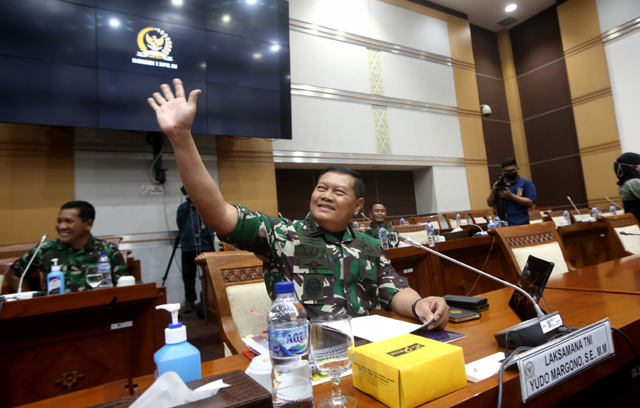 Laksamana TNI Yudo Margono saat mengikuti fit and proper test menjadi Panglima TNI di Komisi I DPR RI di Kompleks Parlemen Senayan, di Jakarta, Jumat, 2 Desember 2022.