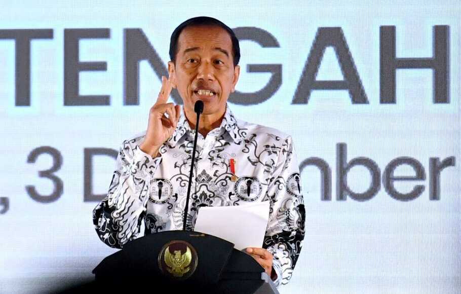 Presiden Joko Widodo (Jokowi) menghadiri puncak peringatan HUT Ke-77 Persatuan Guru Republik Indonesia (PGRI) dan Hari Guru Nasional (HGN) Tahun 2022 di Marina Convention Center, Kota Semarang, Jawa Tengah, Sabtu, 3 Desember 2022.