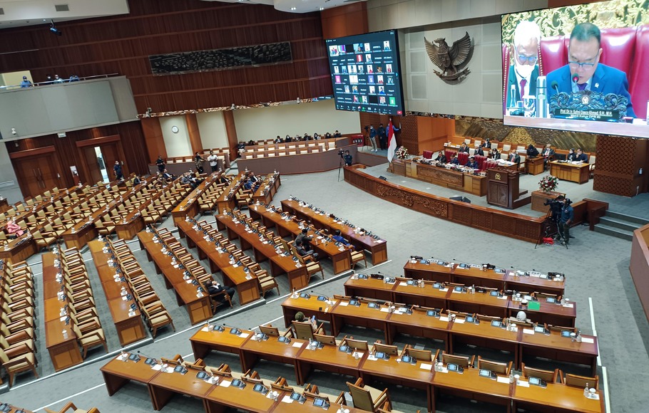 Sidang Rapat Paripurna di Kompleks Parlemen Senayan, di Jakarta, Selasa, 6 Desember 2022. DPR RI menggelar Sidang Rapat Paripurna Ke-11 Masa Persidangan II Tahun 2022-2023 dengan salah satu agenda pengesahan RUU KUHP menjadi Undang-Undang.
