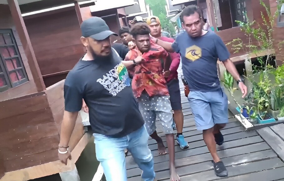 Tim gabungan Polresta Sorong kota berhasil menangkap pelaku di rumahnya di kompleks Viktori Kota Sorong Papua Barat Daya, Rabu, 25 Januari 2023.
