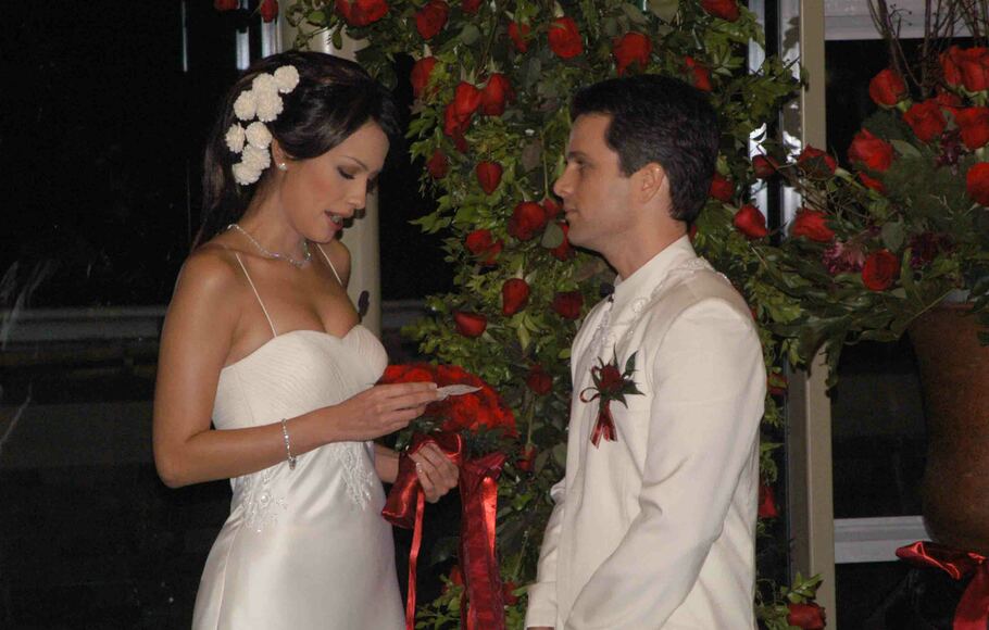 Foto-foto pertunangan Sophi dan Michael Villareal.