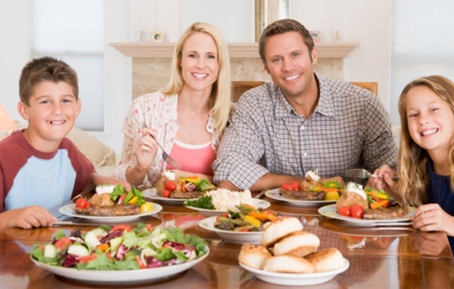 Kebaikan Makan Bersama Keluarga : Makan bersama keluarga - YouTube