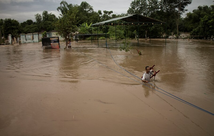 Jokowi Ungkapkan Duka Cita untuk Korban Banjir dan Longsor ...