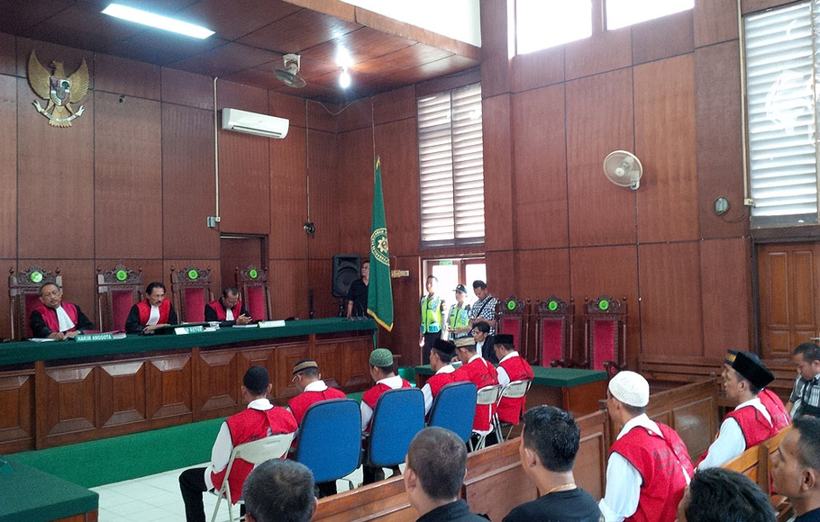 Anggota FBR yang terlibat dalam aksi pengrusakan di MOI Kelapa Gading, Jakarta Utara pada Mei 2015 lalu menjalani sidang lanjutkan dengan agenda pemeriksaan saksi dari pihak JPU di Pengadilan Negeri Jakarta Utara, 21 September 2015.