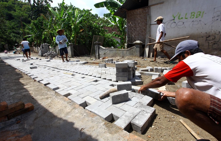 Dana desa yang digunakan untuk meningkatkan kualitas jalan di Desa Margodadi, Seyegan, Sleman, DI Yogyakarta.