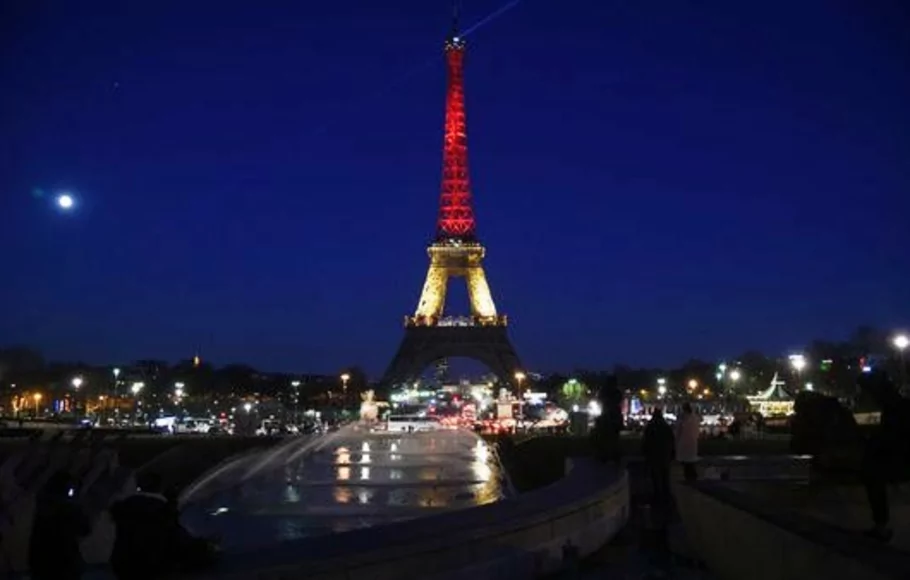 Menara Eiffel di Paris.
