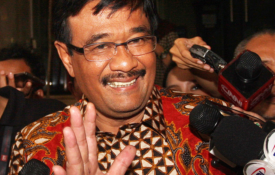 Wagub DKI Jakarta Djarot Saiful Hidayat (tengah) menjawab pertanyaan wartawan.