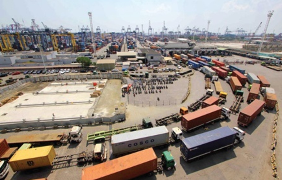 Ilustrasi ekspor-impor di pelabuhan. 
