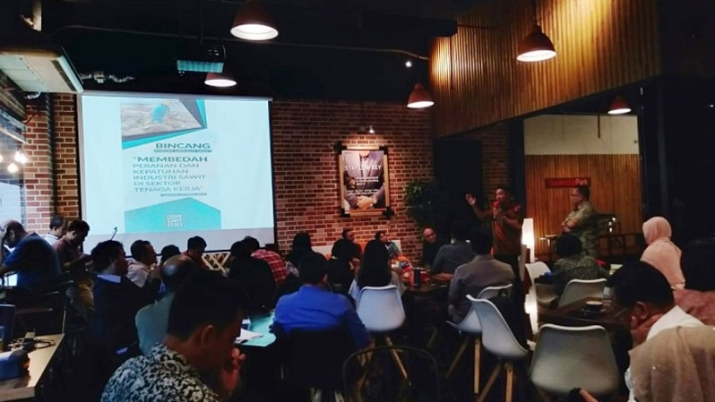 Diskusi Forum Jurnalis Sawit (FJS) bertema Membedah Peranan dan Kepatuhan Industri Sawit di Sektor Tenaga Kerja, di Koffee Konco, Epiwalk Jakarta, Selasa (23 /4/2019). Foto: Investor Daily/Gora Kunjana