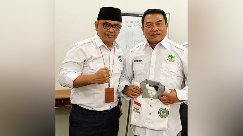 Ir. Gulat ME Manurung, MP, Ketua Umum DPP Apkasindo bersama Ketua Dewan Pembina Apkasindo Moeldoko. Foto: Istimewa