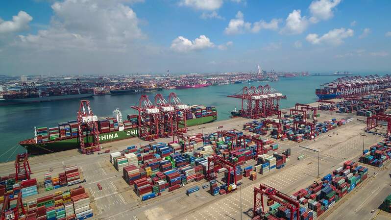 (Foto ilustrasi perdagangan). Tumpukan kontainer terlihat di Pelabuhan Qingdao, Qingdao, provinsi Shandong, Tiongkok bagian timur. China OUT / AFP / STR 