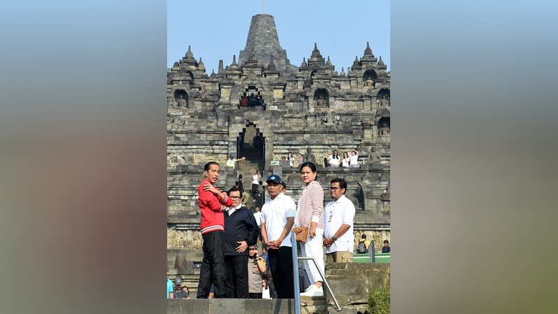 Presiden Joko Widodo bersama Ibu Iriana Jokowi  berada di  Borobudur, Kabupaten Magelang, Jumat (30/8/2019). Foto: Setpres
