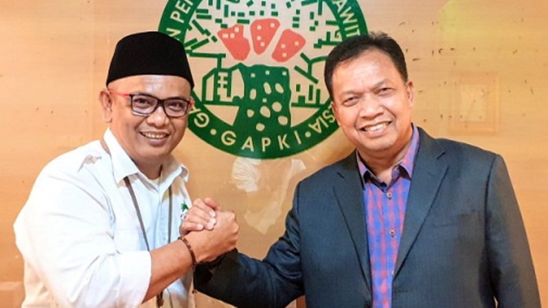 Ketua Umum Apkasindo Gulat ME Manurung (kiri) dan Ketua Umum Gapki Joko Supriyono (kanan). Foto: IST