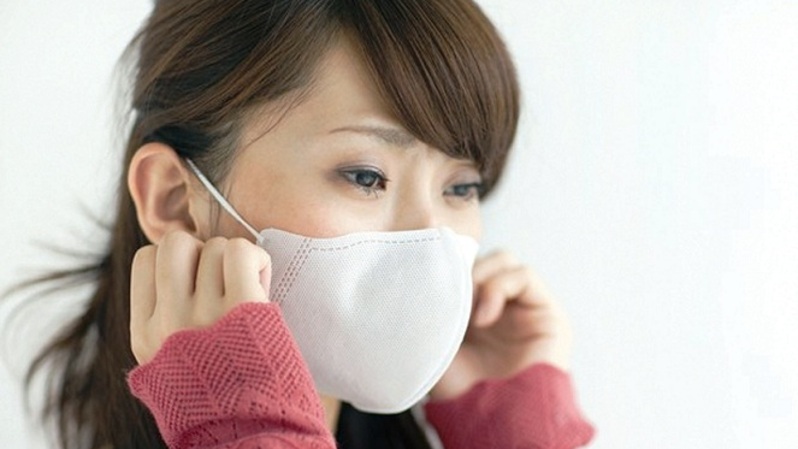 Selalu menggunakan masker jika bepergian ke luar rumah. FOTO: Investor Daily/IST