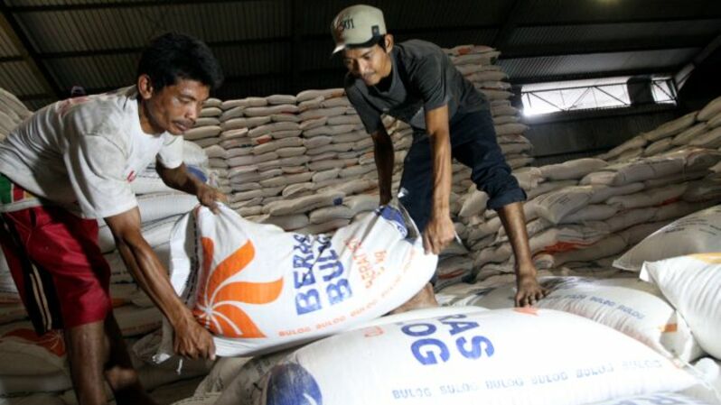 Stok beras di gudang penyimpanan beras  di gudang Bulog di Jakarta. Foto ilustrasi: BeritaSatu Photo/Mohammad Defrizal