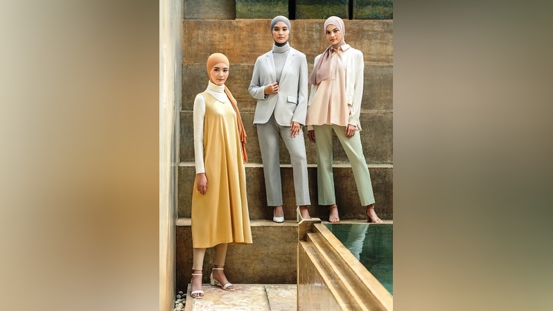 Ayudia di peluncuran online UNIQLO Modest Wear Manual Styled by Ayudia C, Kamis (18/6).
