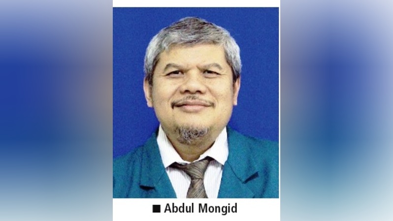 Abdul Mongid, Guru Besar STIE Perbanas
Surabaya.