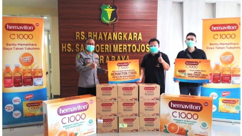 Hemaviton menyerahkan donasi kepada dua Rumah Sakit (RS) Bhayangkara HS Samsoeri Mertojoso, Surabaya dan Rumah Sakit Bhayangkara Tk II Sartika Asih, Bandung