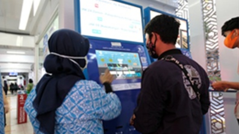 Kios Tiket Digital dan Layanan Iklan Berbasis Cloud KasirKu di halte Transjakarta Sumber: Perusahaan