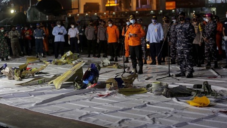 Operasi pencarian Sriwijaya Air SJ-182 berlangsung 24 jam. Foto: SP/Joanito De Saojoao