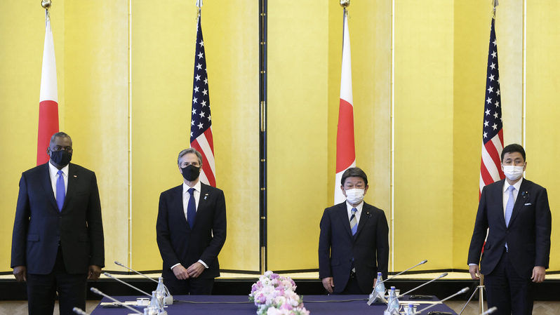 Menteri Pertahanan Amerika Serikat (AS) Lloyd Austin, Menteri Luar Negeri AS Antony Blinken, Menteri Luar Negeri Jepang Toshimitsu Motegi, dan Menteri Pertahanan Jepang Nobuo Kishi memakai masker saat menggelar Pertemuan Komite Konsultasi Keamanan Jepang-AS (SCC) di Tokyo, pada 16 Maret 2021. ( Foto: Kiyoshi Ota / POOL / AFP )