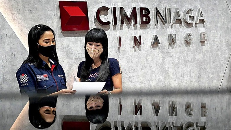 Nasabah berada di kantor CIMB Finance, Bintaro. Foto ilustrasi: Investor Daily/David Gita Roza