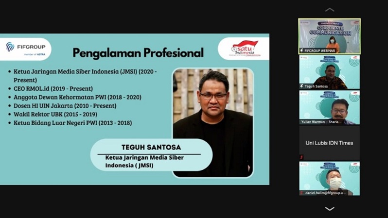 Ketua Umum Jaringan Media Siber Indonesia (JMSI) Teguh Santosa ketika menjadi pembicara tamu dalam Safari Jurnalistik yang diselenggarakan Corporate Communication Department FIF Group, Jumat sore (23/4). 