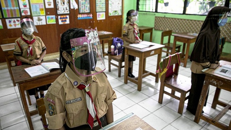 Suasana uji coba pembelajaran tatap muka (PTM)  di SDN Kenari 08 pagi, Jakarta, . Foto ilustrasi: BeritaSatuPhoto/Joanito De Saojoao 