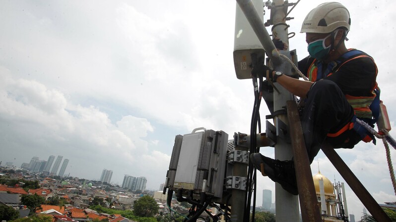 Pemeliharaan jaringan BTS XL Axiata di Kemang, Jakarta. Foto ilustrasi: IST