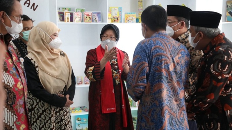 Menteri Sosial Tri Rismaharini saat meresmikan Sentra Kreasi Atensi (SKA) Balai Anak Antasena, Magelang, Jawa Tengah 