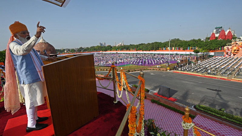 Perdana Menteri India Narendra Modi menyampaikan pidato kenegaraan dari Benteng Merah selama perayaan Hari Kemerdekaan India di New Delhi, pada 15 Agustus 2021. ( Foto: MONEY SHARMA / AFP ) 