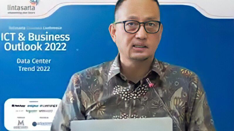 Semuel Abrijani Pangerapan, Direktur Jenderal APTIKA Kemkominfo dalam acara Lintasarta Cloudeka Conference, ICT & Business Outlook 2022 secara virtual, Rabu (15/9).. Foto: Dok. Lintasarta Conference - 2021 