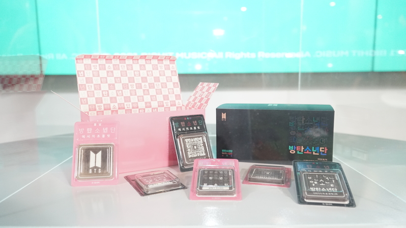 Official Merchandise Exclusive BTS Hangeul Message Chocolate yang dijual dengan jumlah sangat terbatas. ( Foto: Istimewa )