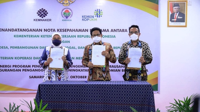 Penandatangan nota kesepahaman (MoU) 3 K/L yang dilaksanakan pada Senin (11/10/2021) di Balai Latihan Kerja Samarinda, Kalimantan Timur. Foto :Humas Kementerian Ketenagakerjaan