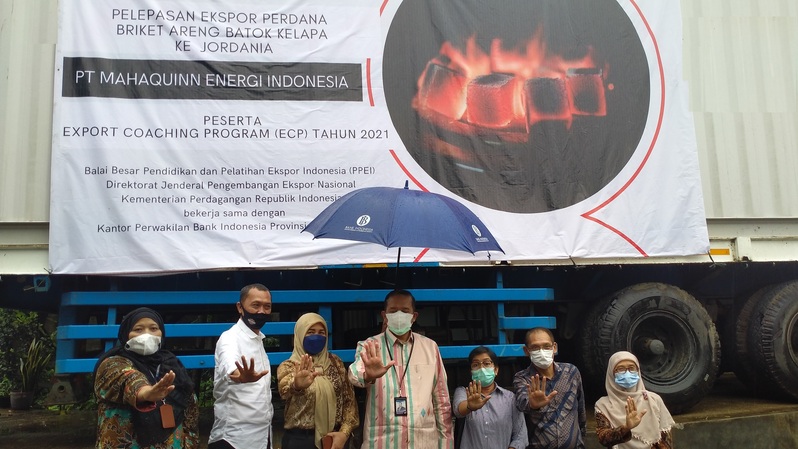 PT Agro Global Sentosa dari Makassar, Sulawesi Selatan serta PT Mahaquinn Energi Indonesia dan PT Taiba Cococha Indonesia dari Bogor, Jawa Barat melakukan pelepasan ekspor perdana, Senin 18 Oktober 2021. (Foto: Dok. Kemendag)