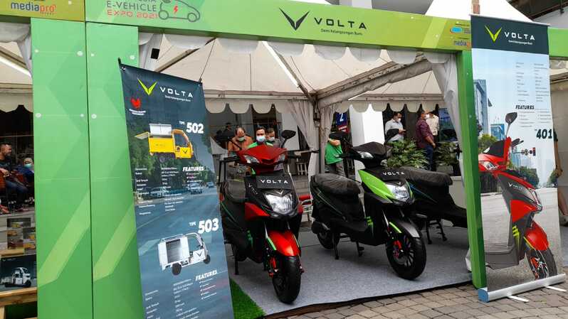 Motor listrik Volta dipamerkan pada ajang Indonesia E- Vehicle Expo 2021 Bandung.