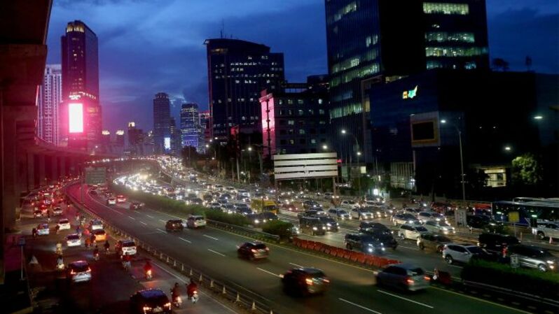 Mobilitas Kendaraan di Jakarta naik 40% di Masa PPKM Level 1. Foto: BeritaSatuPhoto/Joanito De Saojoao 