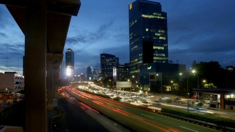 Mobilitas Kendaraan di Jakarta naik 40% di Masa PPKM Level 1. Foto: BeritaSatuPhoto/Joanito De Saojoao 