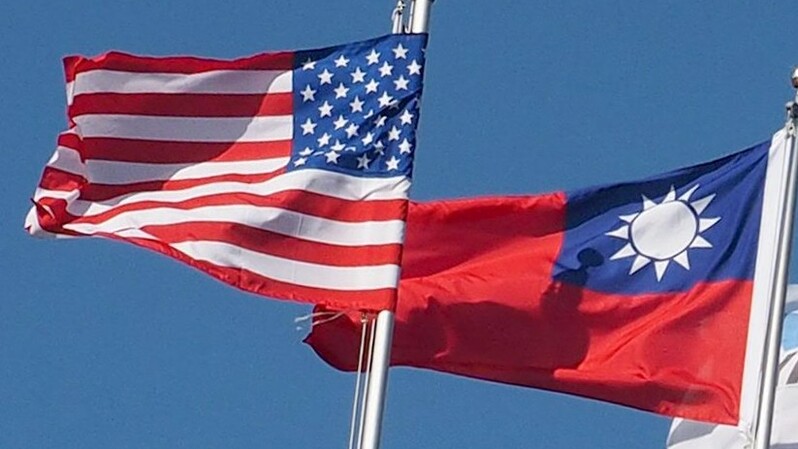 Bendera nasional Amerika Serikat (AS) dan Taiwan. ( Foto: EPA )