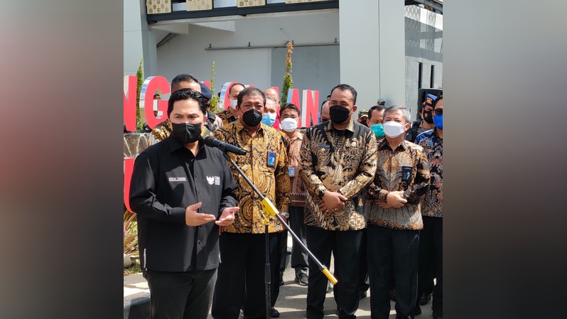 Menteri BUMN, Erick Thohir meresmikan fasilitas pengelolaan limbah hasil karya PT Adhi Karya (Persero) Tbk dan PT Surveyor Indonesia (Persero) di Kawasan Industri Medan, Sumatera Utara, Sabtu (27/11/2021). 