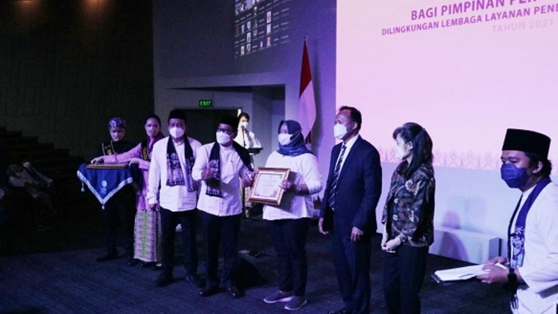 Universitas BSI (Bina Sarana Informatika) penghargaan sebagai Perguruan Tinggi dengan Jumlah Laporan Kerja Sama Terbanyak pada Sistem Pelaporan Kerjasama (LAPORKERMA) pada tingkat Universitas di lingkungan Lembaga Layanan Pendidikan Tinggi (LLDIKTI) Wilayah III Jakarta. 