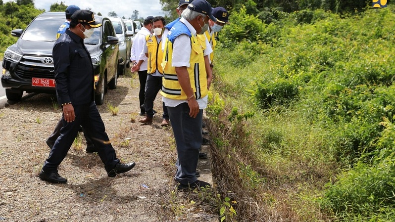 Kementerian PUPR mempercepat pengembangan kawasan perbatasan di Kalimantan dengan infrastruktur. Foto: Kementerian PUPR 