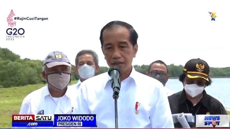 Presiden Joko Widodo saat memberikan keterangan pers usai mengunjungi Mangrove Conservation Forest di Nusa Dua, Bali, Kamis (2/12/2021). Sumber: BSTV