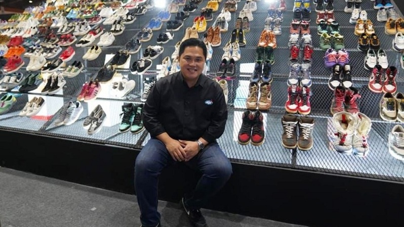 Menteri BUMN Erick Thohir saat mengunjungi Urban Sneaker Society (USS) di Jakarta Convention Center, Senayan, Jakarta, Jumat (3/12). Foto: IST