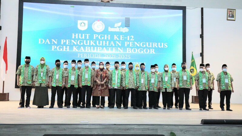 Bupati Bogor Ade Yasin pada acara Pelantikan Pengurus Perkumpulan Guru Honorer (PGH) Kabupaten Bogor Periode 2021-2025, di Auditorium Sekretariat Daerah, Cibinong 8 Desember 2021. (Foto: Dok. Pemkab Bogor)